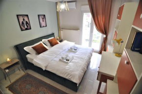 Zennova #4 Vintage City Center Apt